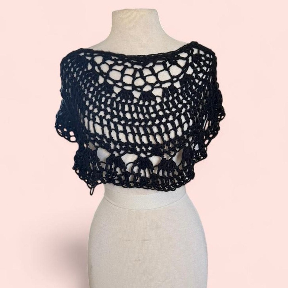 2000’s Y2K Vintage Black Knit Crochet Shawl Poncho Sweater Black